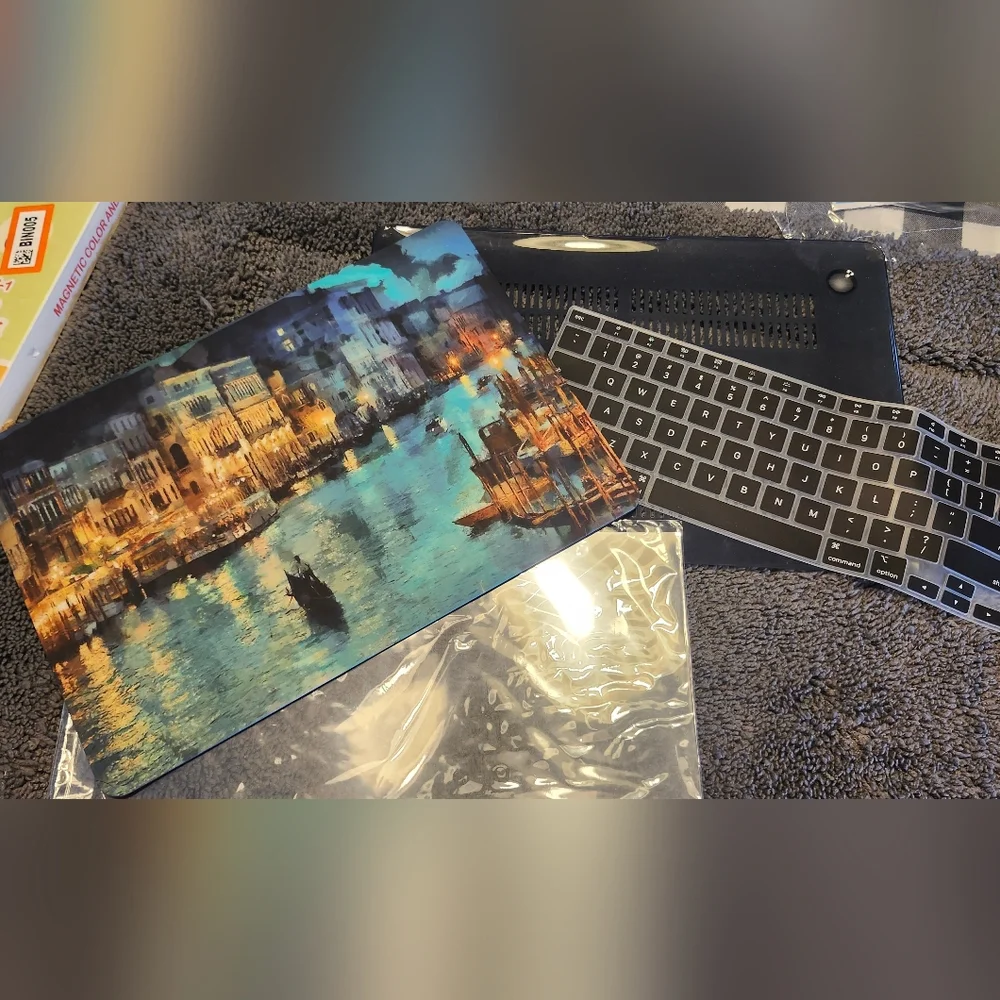 Scenic Cityscape Laptop Cover with Keyboard Skin